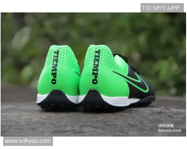 耐克TF足球鞋助力球场表现提升让你尽情展现足球魅力与风采